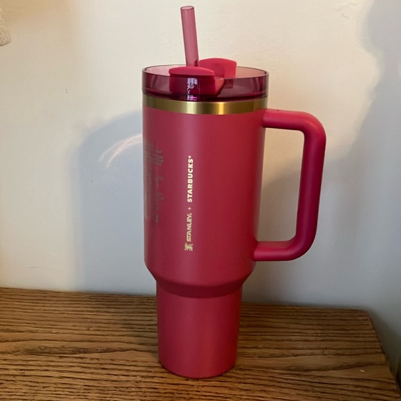 Starbucks X Stanley 2024 Holiday Berry Pink Glitter with Gold Trimming - Picture 2 of 5